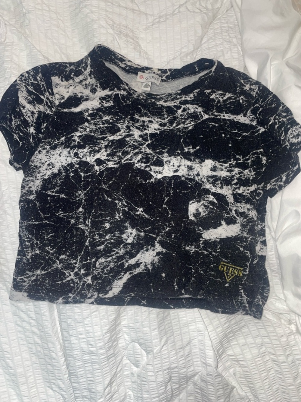 GUESS Black and White Marble-Print Crop Tee